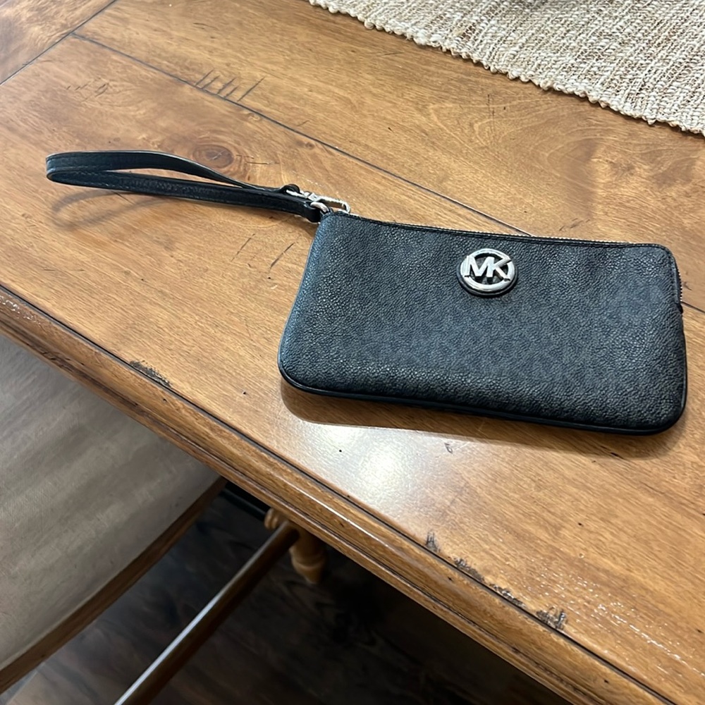 Small clutch